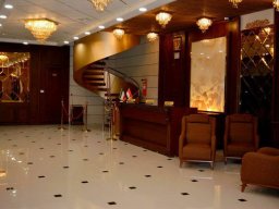 هتل سی و سه پل