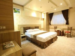 هتل سی و سه پل